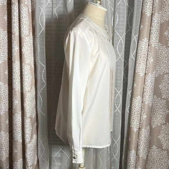 Laura and Jane pleat front blouse with gold button detail size 6 - Picture 5 of 6